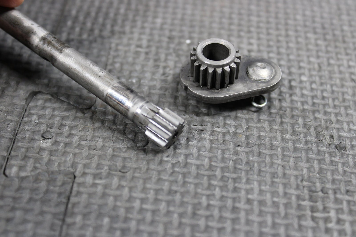 2000 Kawasaki KX125 OEM Engine Power Valve Governor 13168 - 1662 49116 - 1195 - hggarage
