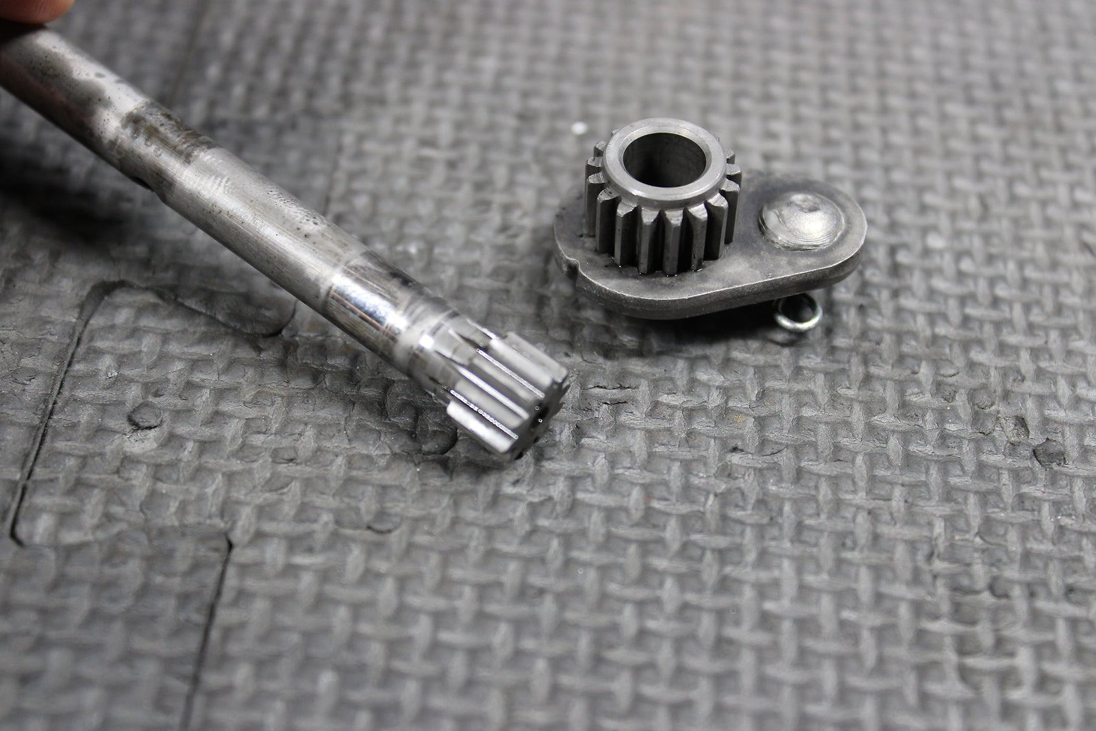 2000 Kawasaki KX125 OEM Engine Power Valve Governor 13168 - 1662 49116 - 1195 - hggarage