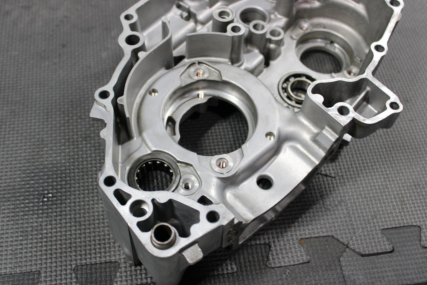 1998 YAMAHA YZ400F OEM LEFT RIGHT ENGINE MOTOR CRANKCASE CRANK CASE BLOCK - hggarage