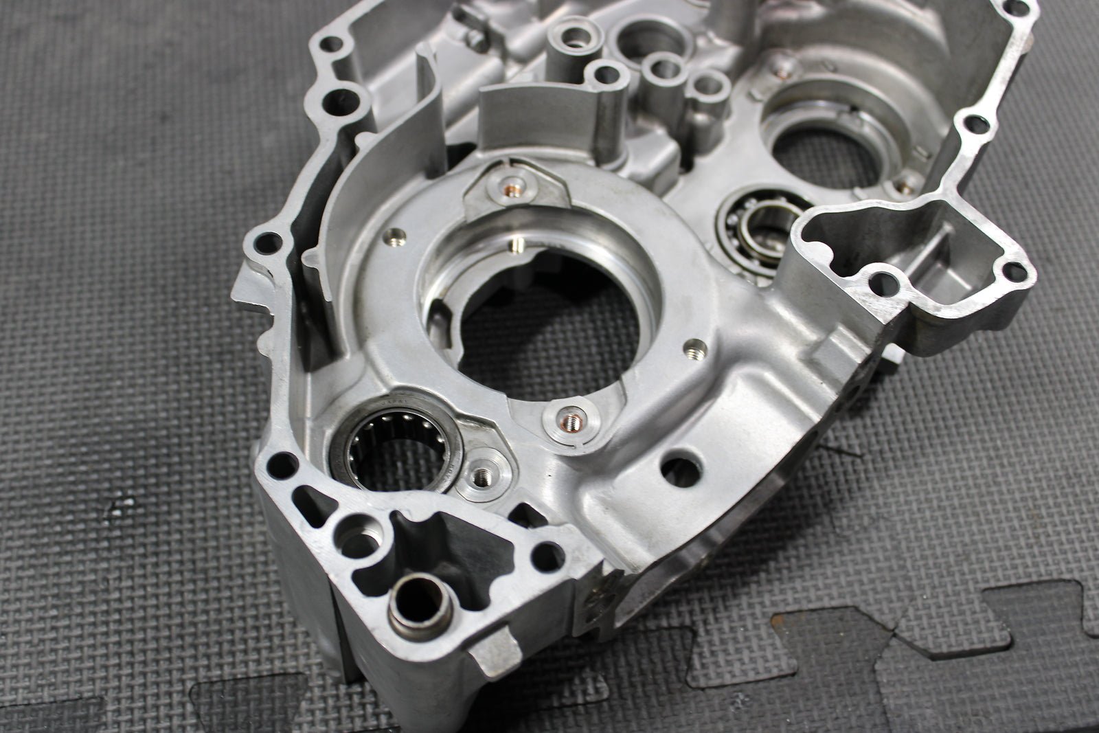 1998 YAMAHA YZ400F OEM LEFT RIGHT ENGINE MOTOR CRANKCASE CRANK CASE BLOCK - hggarage