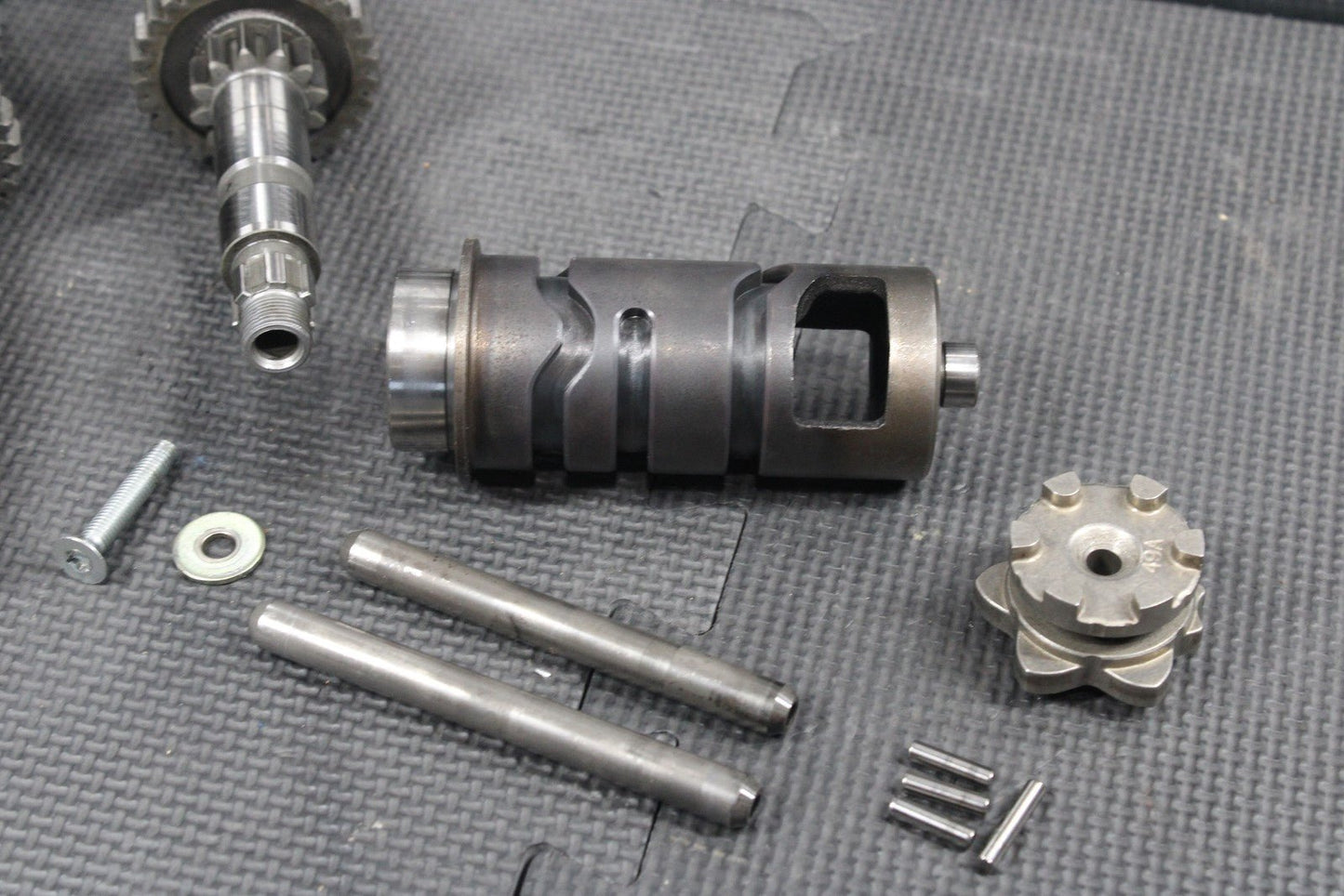 1987 YAMAHA TW200 OEM ENGINE TRANSMISSION TRANNY GEARBOX SHIFT FORKS DRUM GEARS - hggarage