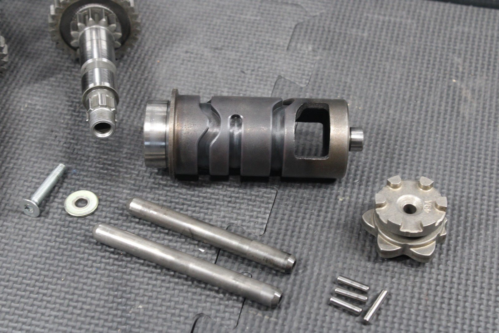 1987 YAMAHA TW200 OEM ENGINE TRANSMISSION TRANNY GEARBOX SHIFT FORKS DRUM GEARS - hggarage