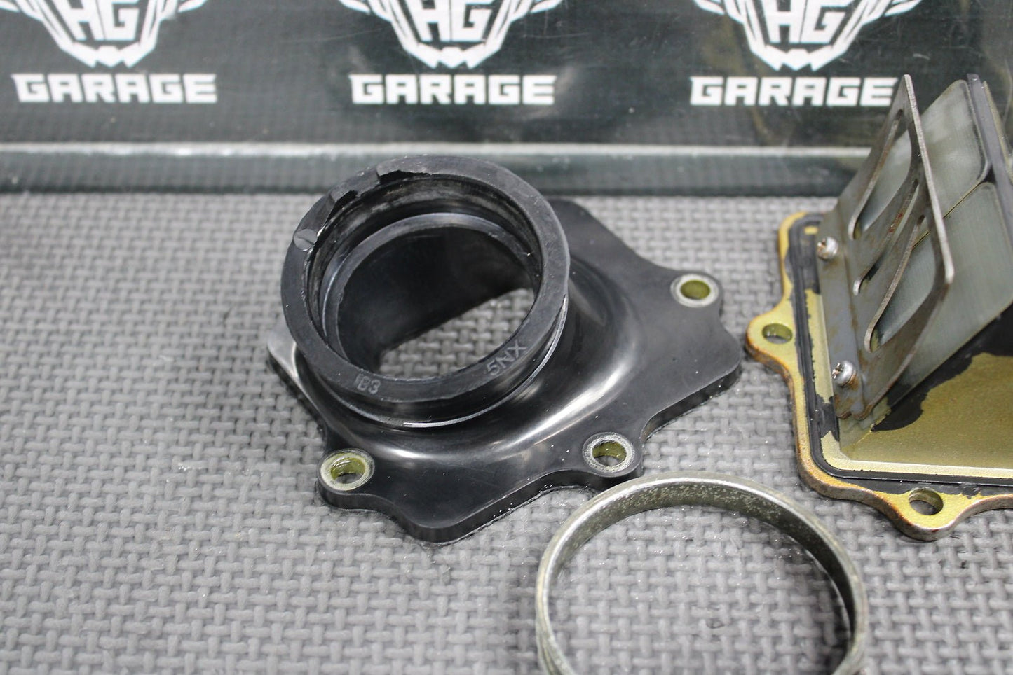 2000 YAMAHA YZ250 OEM INTAKE REED BLOCK ASSEMBLY 4XL - 13610 - 00 - 00 - hggarage