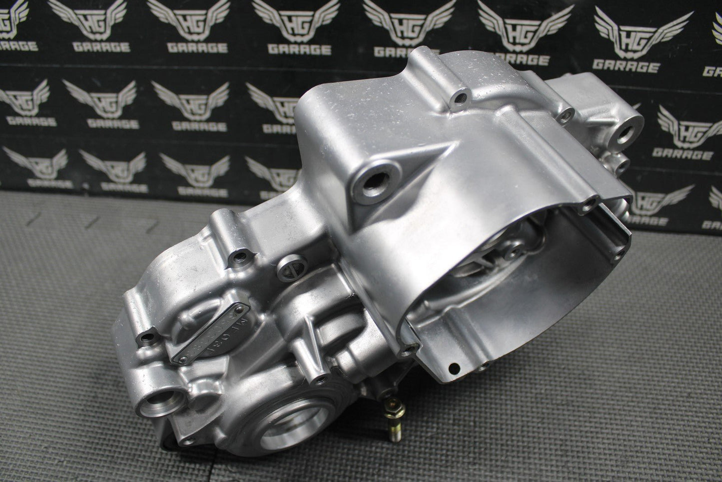 2003 HONDA CR250R OEM LEFT ENGINE CRANKCASE CRANK CASE BLOCK 04922 - KZ3 - L31 NICE! - hggarage