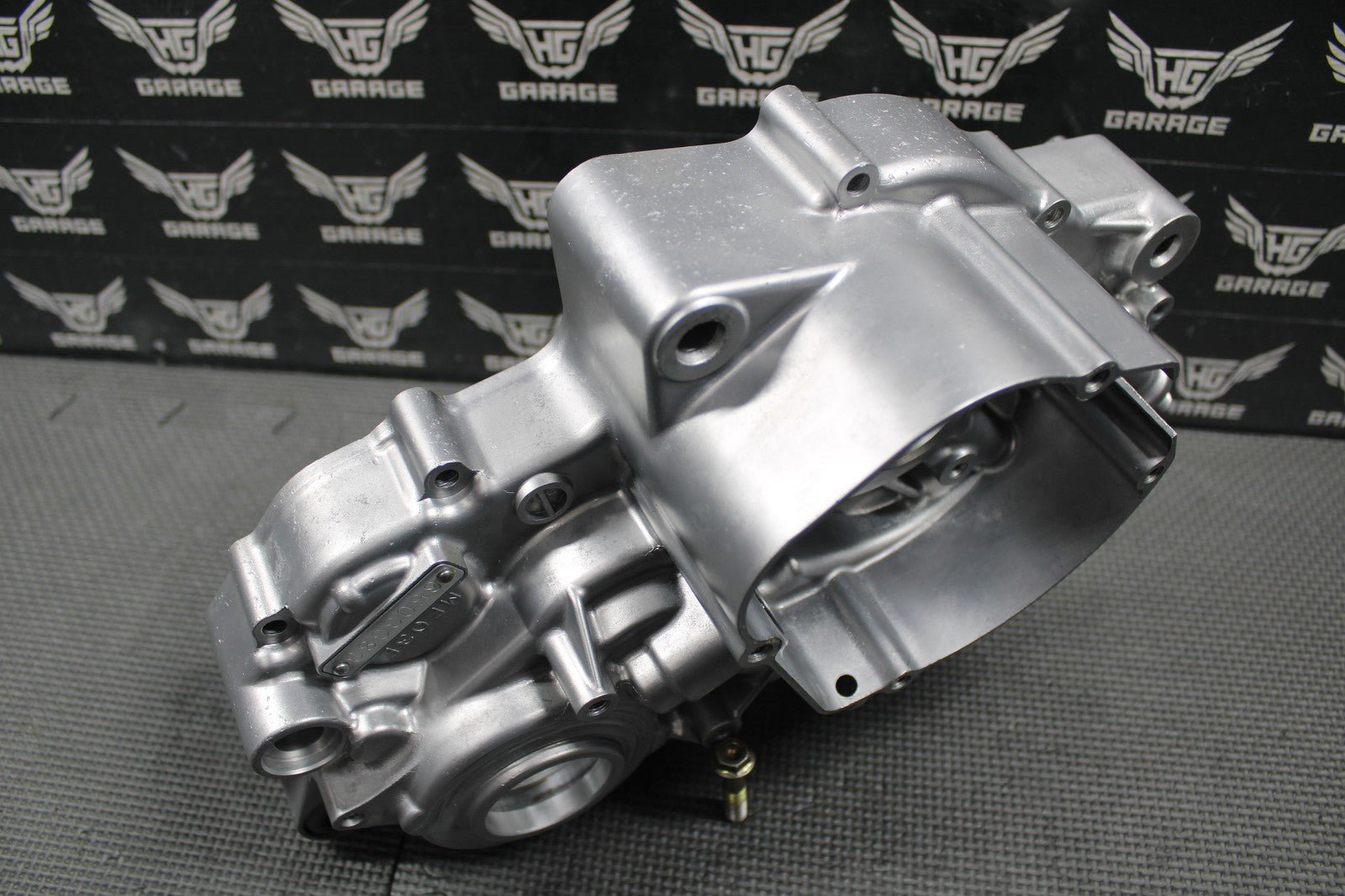 2003 HONDA CR250R OEM LEFT ENGINE CRANKCASE CRANK CASE BLOCK 04922 - KZ3 - L31 NICE! - hggarage