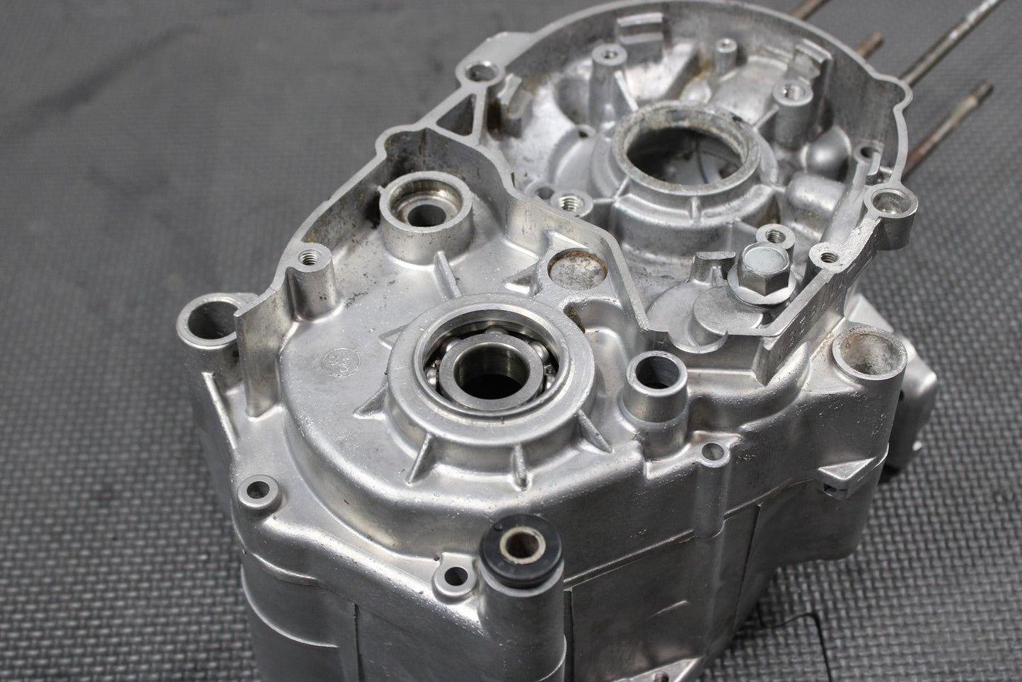 1985 YAMAHA PW80 OEM LEFT RIGHT ENGINE MOTOR CRANKCASE SET CASES BLOCK - hggarage