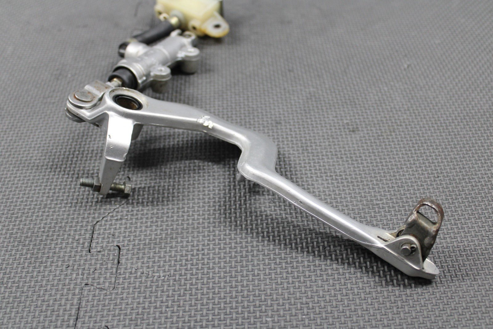 2003 KAWASAKI KLX400SR OEM REAR BACK BRAKE MASTER CYLINDER W RESERVOIR & PEDAL - hggarage