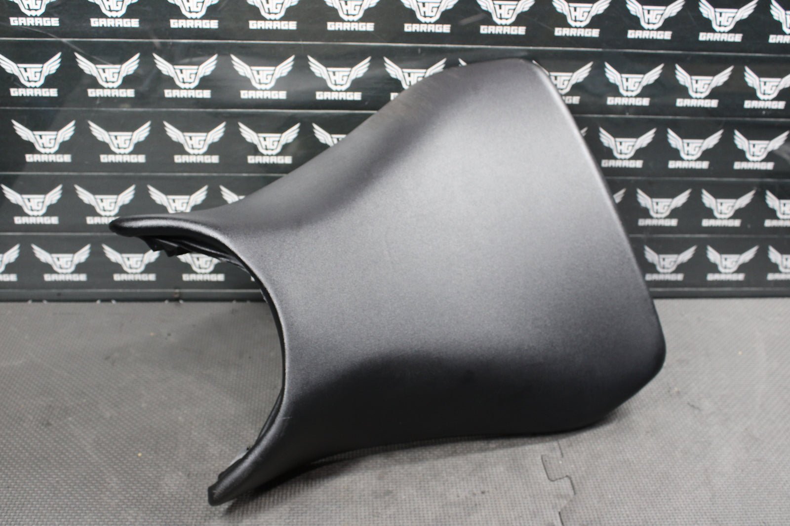 2009 Yamaha 03 - 05 YZF R6 06 - 09 R6S OEM Front Drivers Seat Pad Saddle Nice! - hggarage