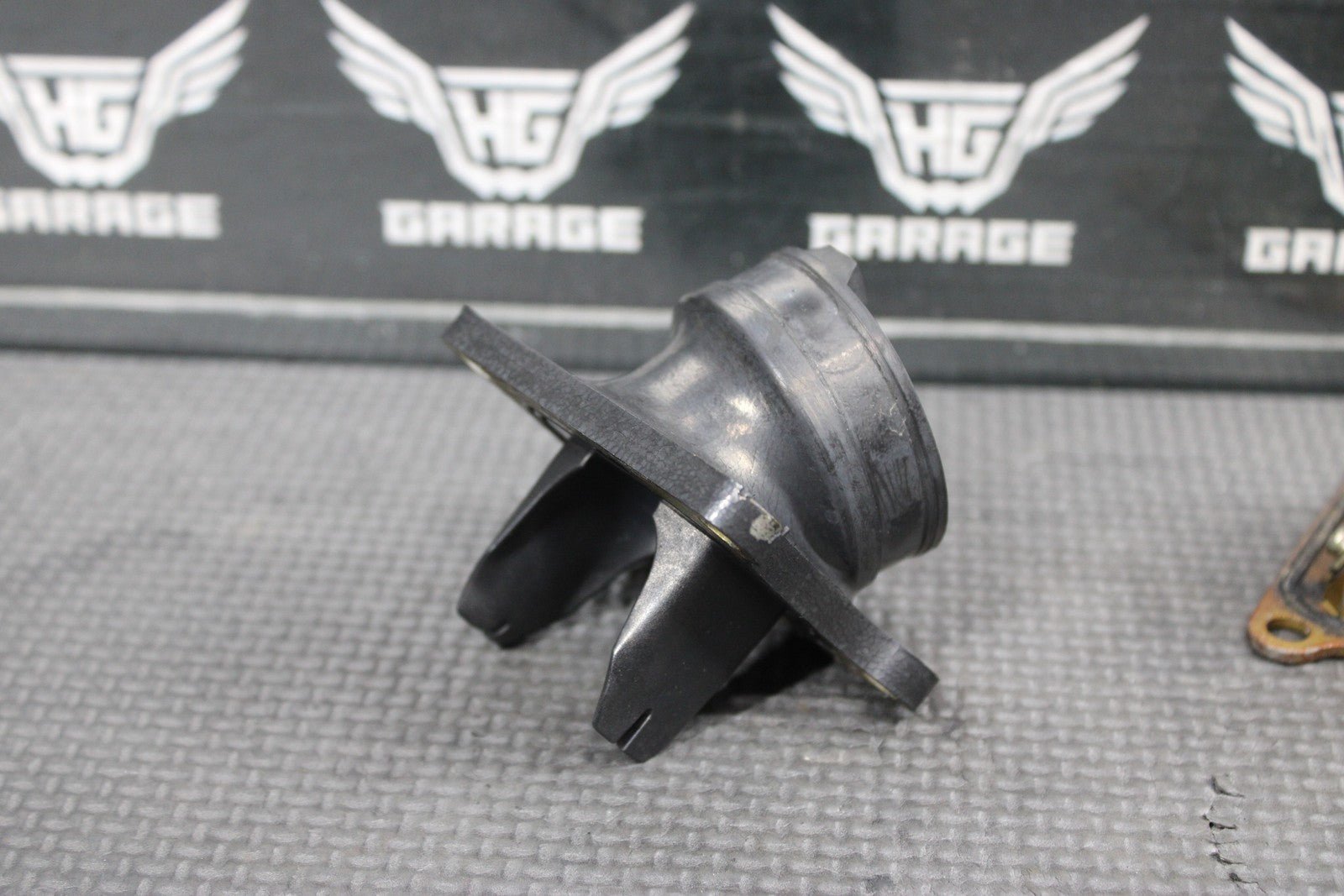 2001 KAWASAKI KX100 OEM INTAKE BOOT REED BLOCK ASSEMBLY CARBURATOR 16065 - 1372 - hggarage