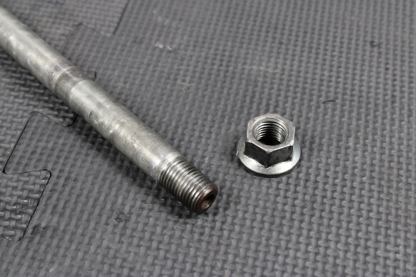 1986 86 - 89 KAWASAKI KDX200 OEM FRONT WHEEL RIM AXLE PIVOT BOLT 41068 - 1210 - hggarage