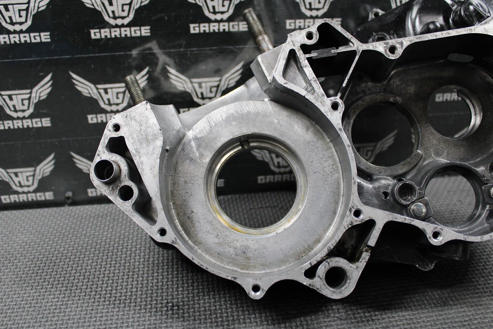 1988 HONDA CR250R OEM RIGHT ENGINE MOTOR CRANKCASE CRANK CASE 111A0 - KS7 - 830 NICE - hggarage