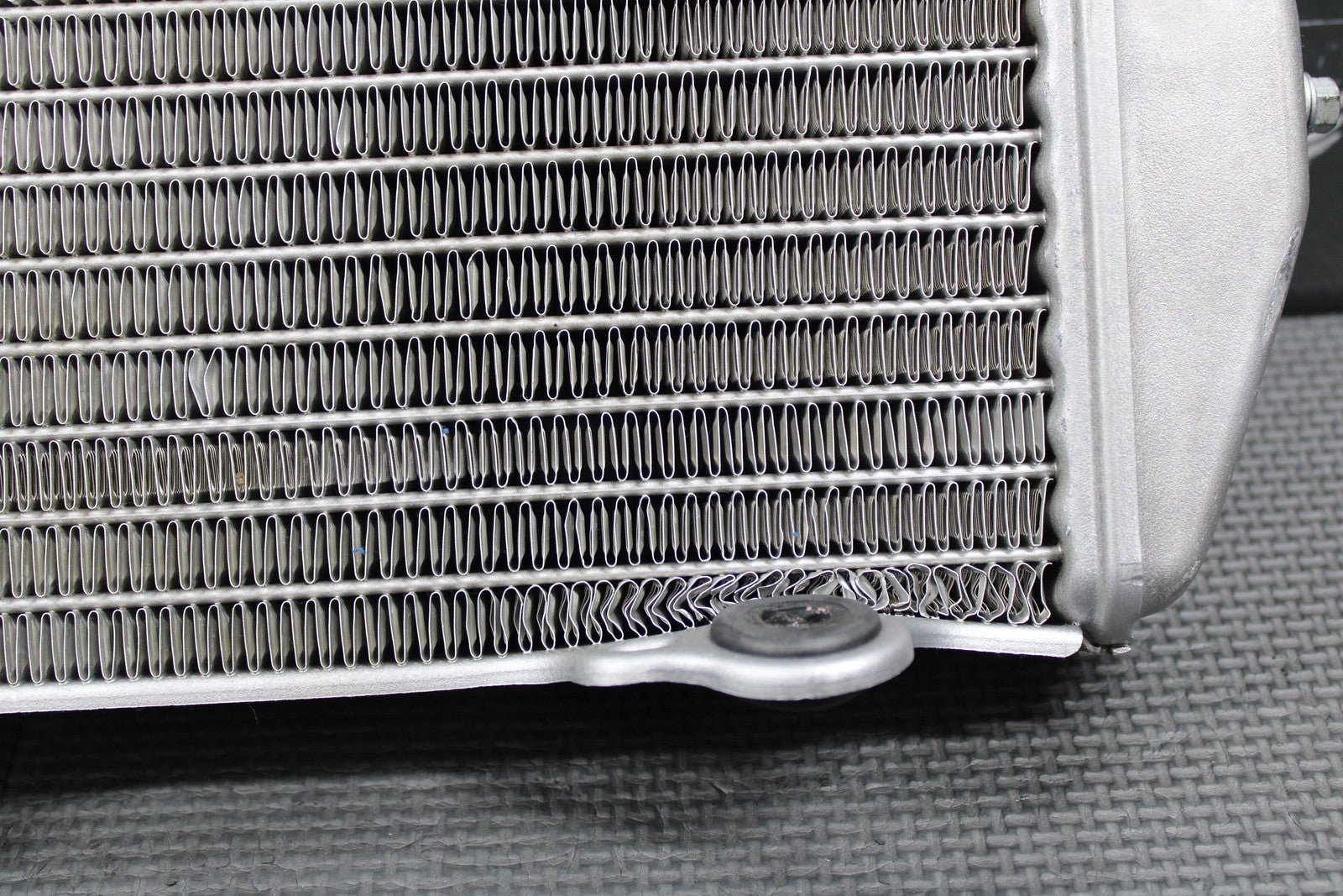 2004 98 - 06 KTM 125SX OEM RIGHT SIDE RADIATOR COOLER RADIATOR 50335008100 - hggarage