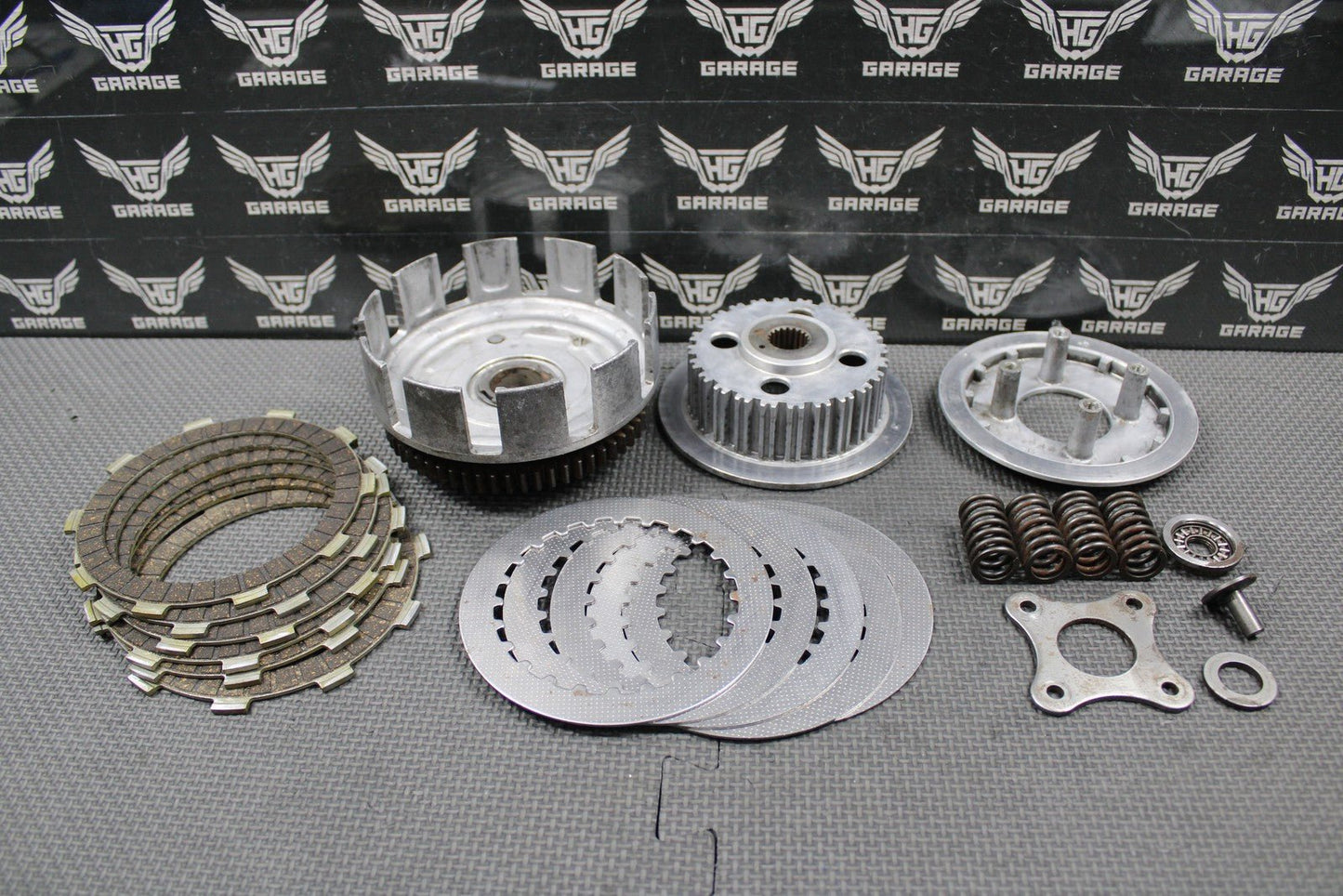1989 HONDA 88 - 95 XR250R OEM CLUTCH BASKET HUB PRESSURE PLATE W PLATES SPRINGS - hggarage