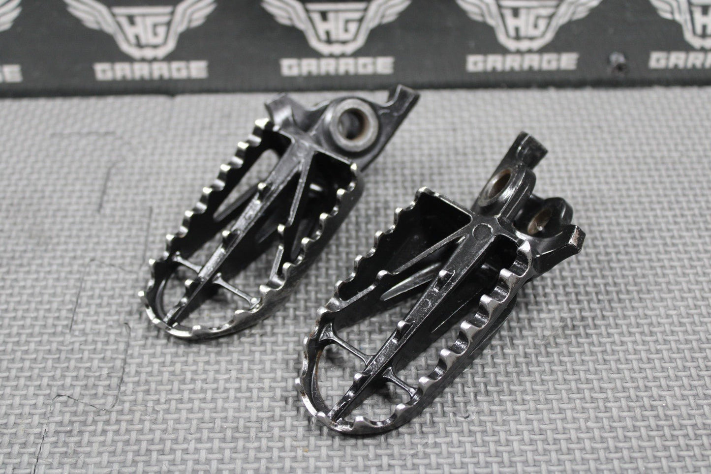 2006 HONDA CRF450X CR125 CR250R OEM RIGHT LEFT FOOT REST PEGS PEDALS FOOTPEGS - hggarage