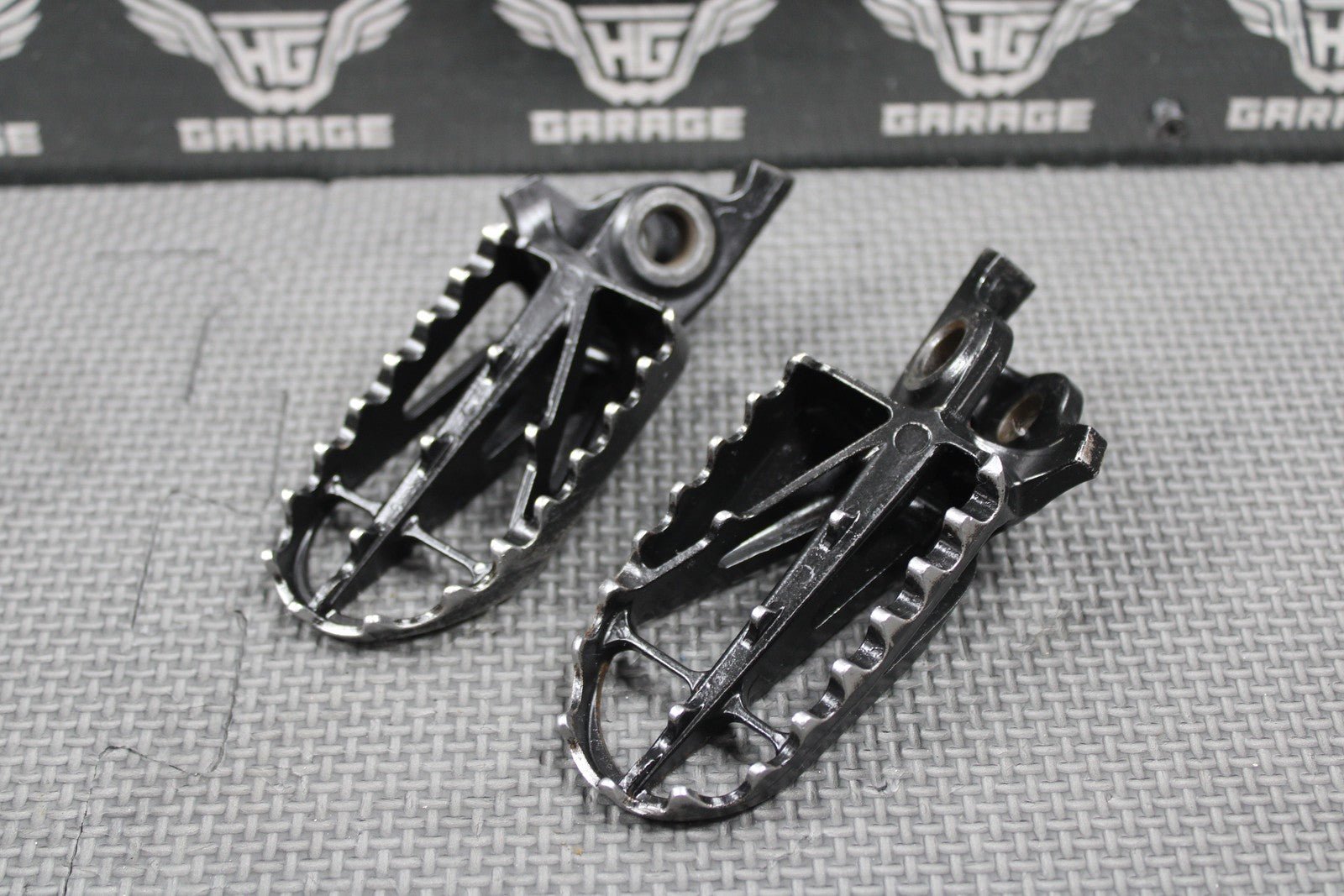 2006 HONDA CRF450X CR125 CR250R OEM RIGHT LEFT FOOT REST PEGS PEDALS FOOTPEGS - hggarage