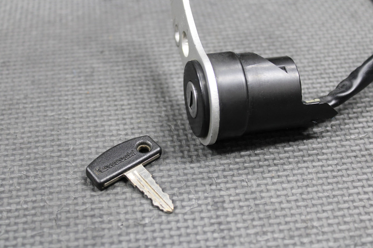 2003 KAWASAKI KLX400SR OEM 3 WAY KEYED IGNITION KILL OFF SWITCH W KEY 27005 - S006 - hggarage