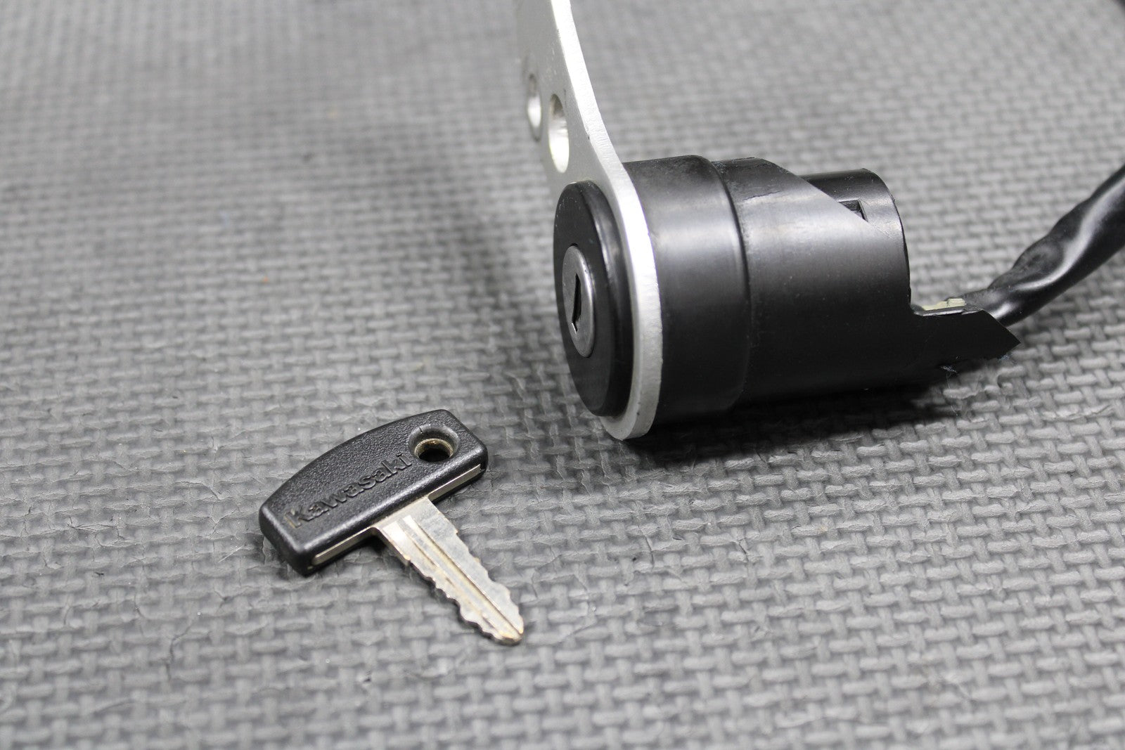 2003 KAWASAKI KLX400SR OEM 3 WAY KEYED IGNITION KILL OFF SWITCH W KEY 27005 - S006 - hggarage