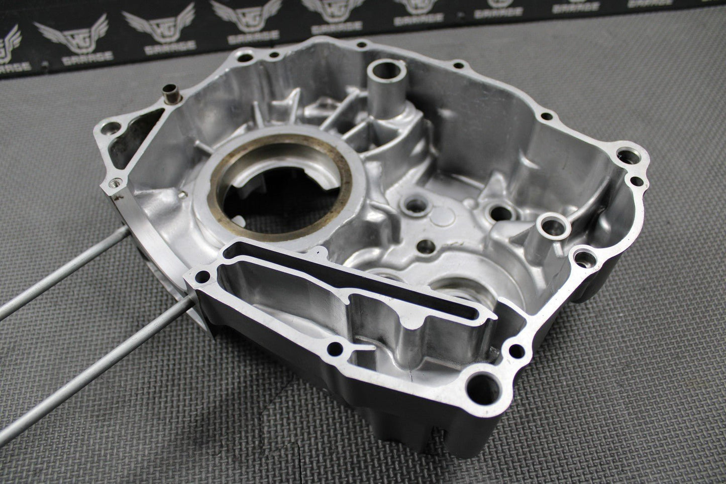 1999 HONDA XR200R 88 - 02 OEM LEFT ENGINE MOTOR CRANKCASE CRANK CASE 11200 - KT0 - 680 - hggarage