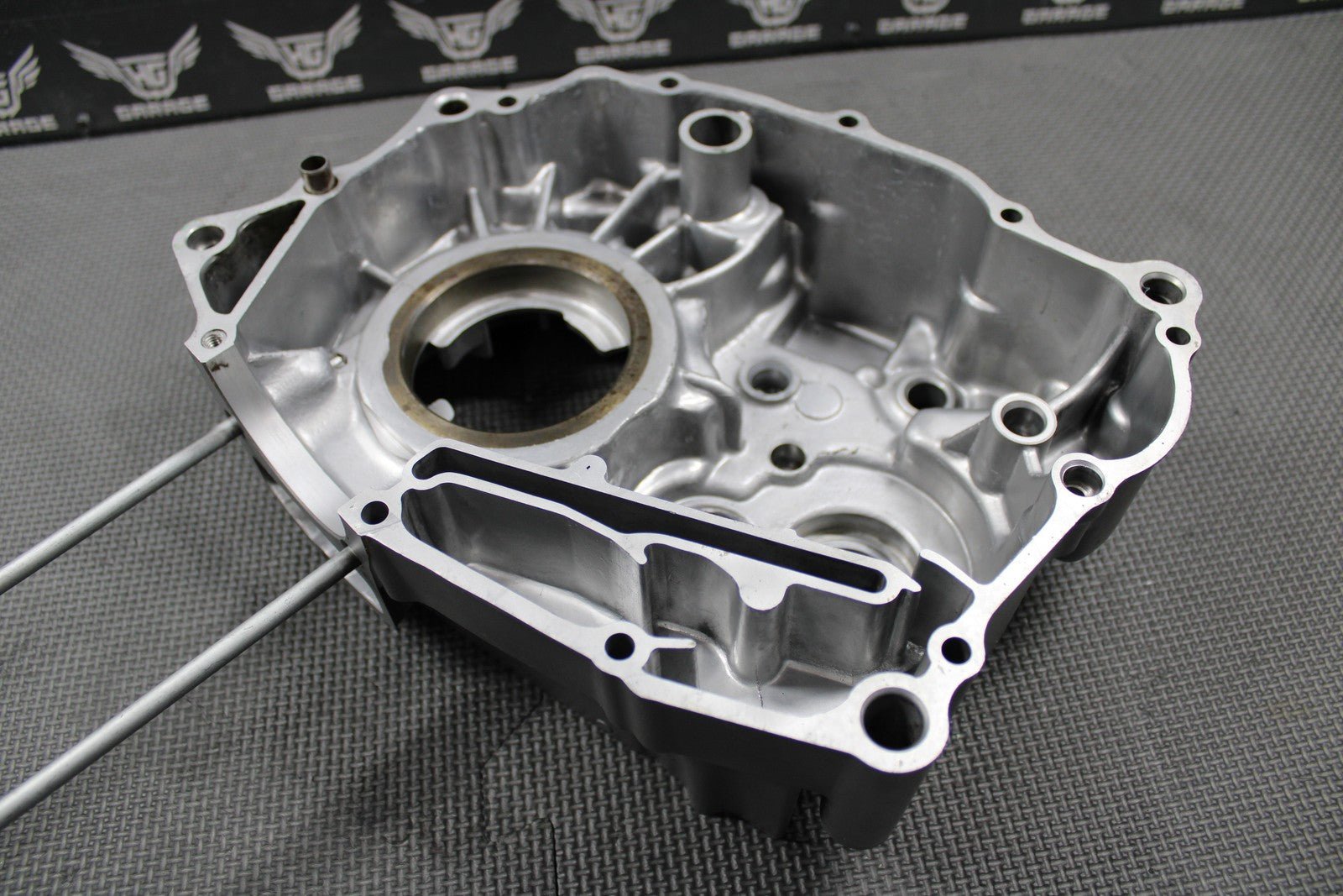 1999 HONDA XR200R 88 - 02 OEM LEFT ENGINE MOTOR CRANKCASE CRANK CASE 11200 - KT0 - 680 - hggarage
