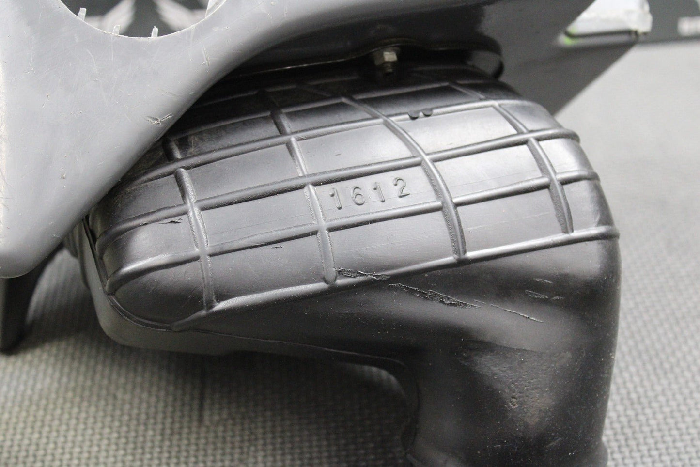 1996 95 - 97 KAWASAKI KX125 OEM AIRBOX AIR CLEANER FILTER INTAKE BOOT BOX NICE! - hggarage