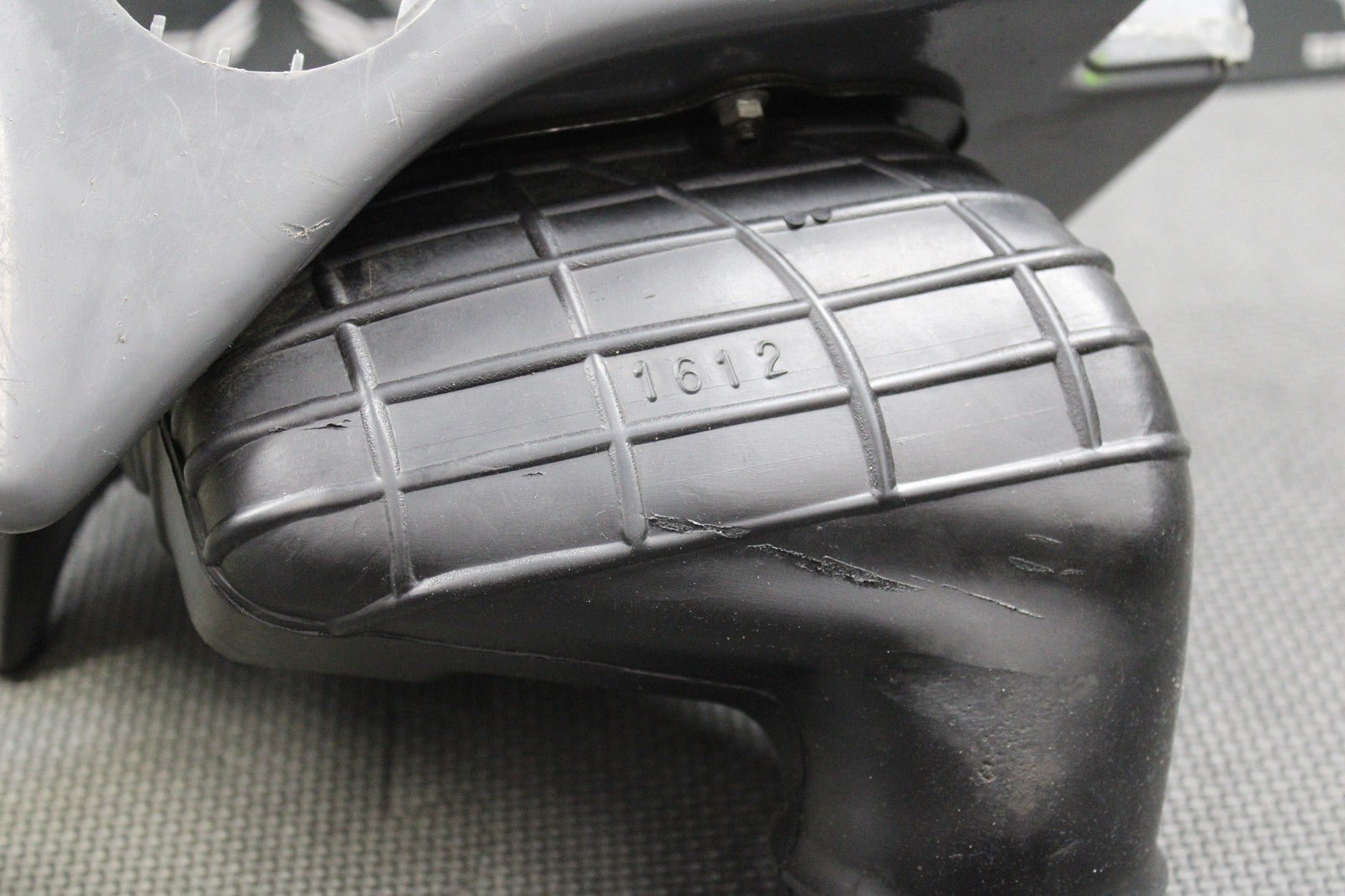 1996 95 - 97 KAWASAKI KX125 OEM AIRBOX AIR CLEANER FILTER INTAKE BOOT BOX NICE! - hggarage