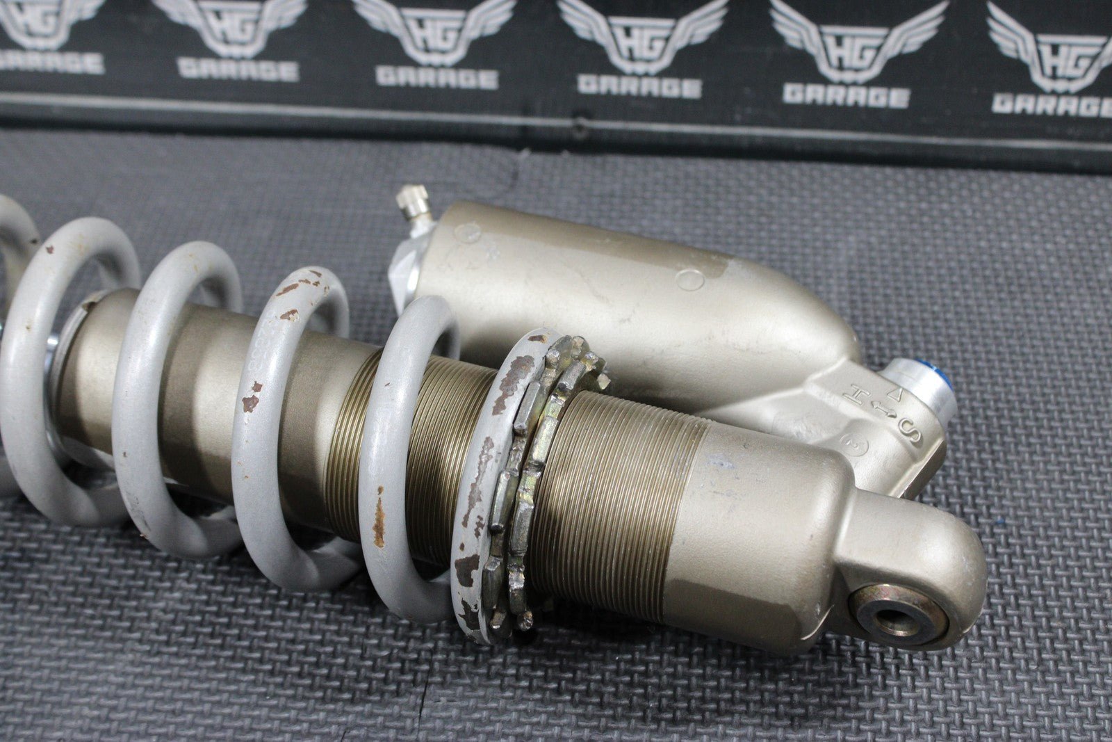 2006 YAMAHA YZ450F OEM REAR BACK SHOCK ABSORBER SUSPENSION 2S2 - 22200 - 00 - 00 - hggarage