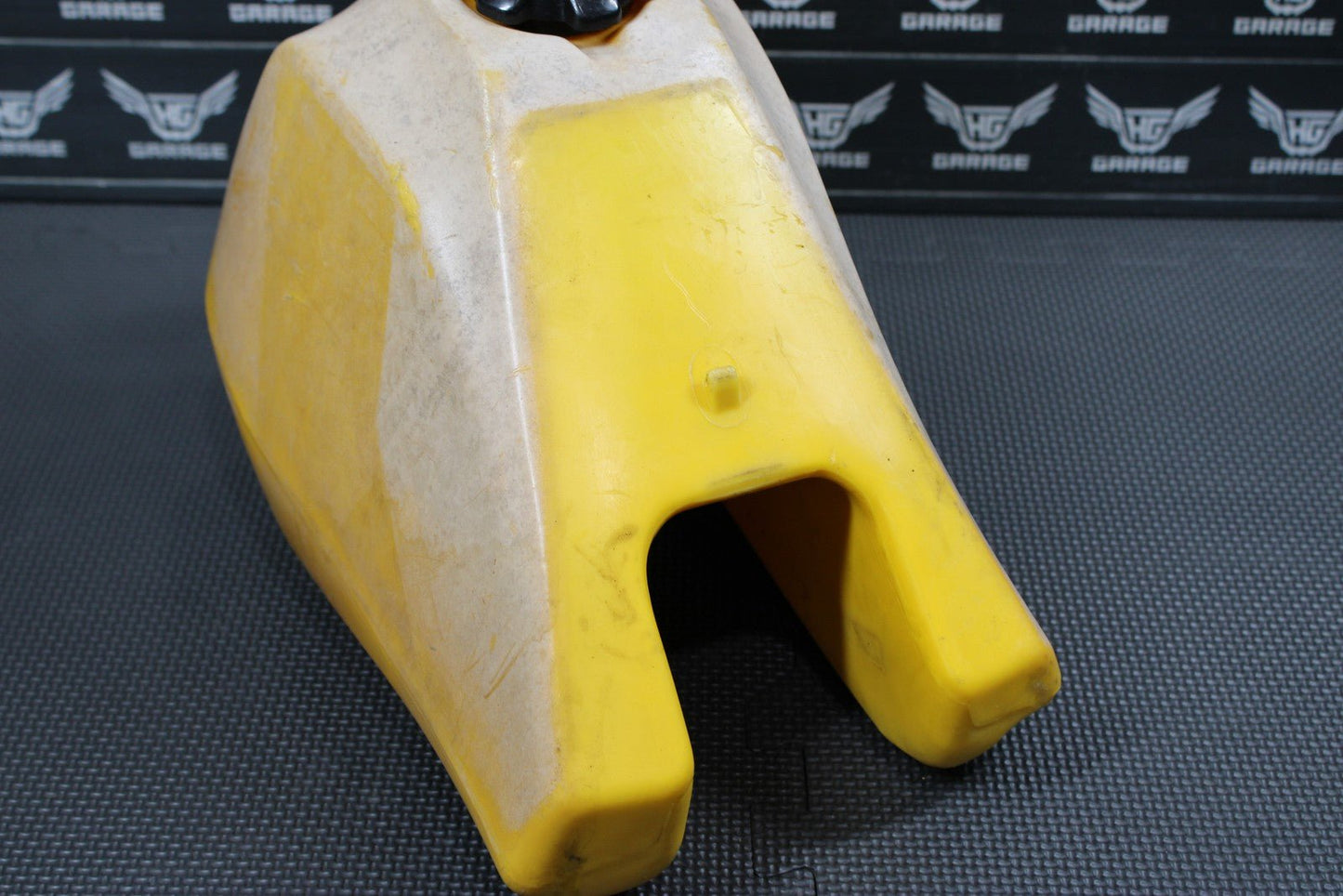 1985 YAMAHA PW80 83 - 85 OEM GAS TANK FUEL CELL RESERVOIR YELLOW 21W - 24110 - 00 - 00 - hggarage