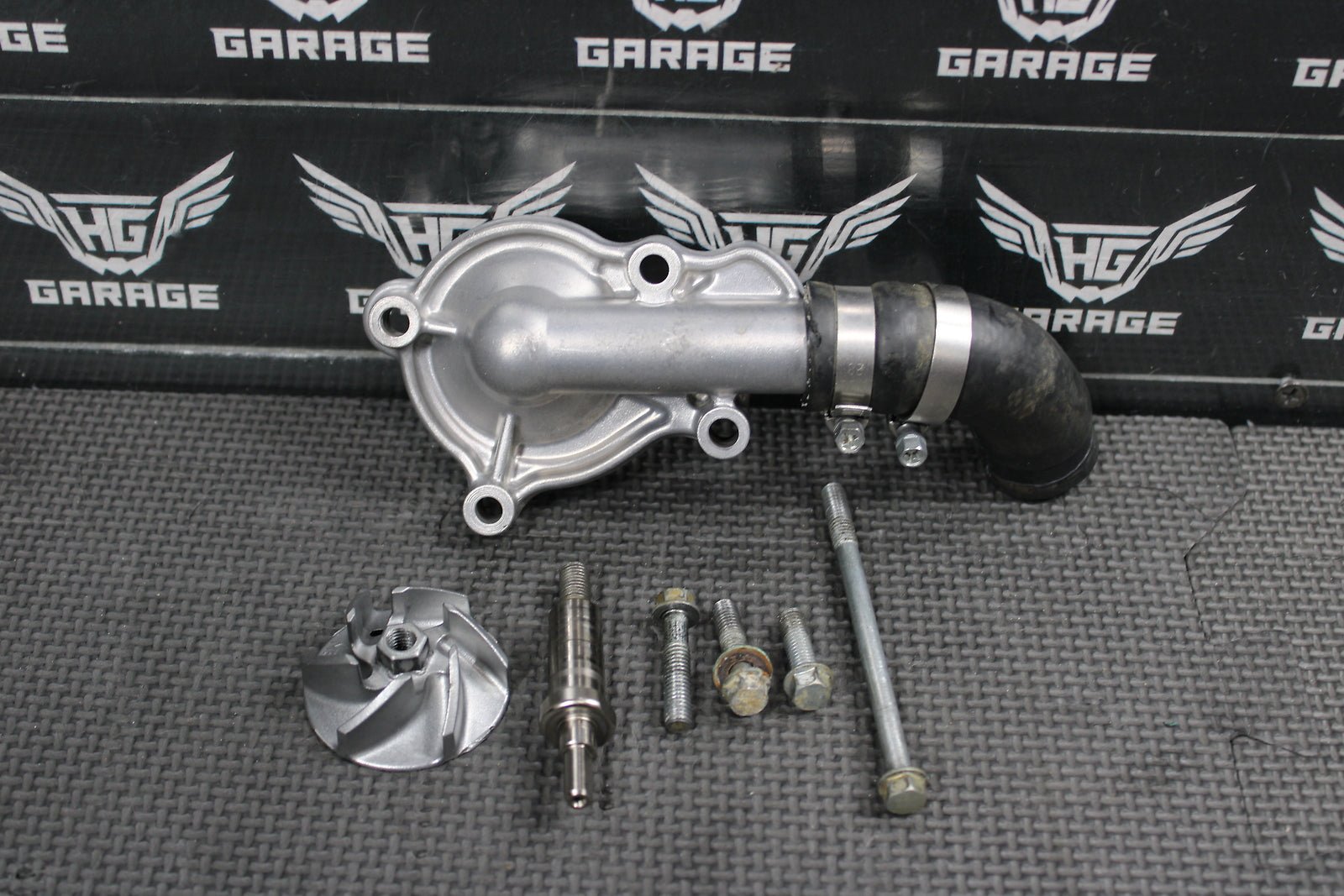 2006 HONDA CRF450R OEM ENGINE WATER PUMP W HOUSING 19221 - MEN - 850 19241 - MEB - 670 - hggarage