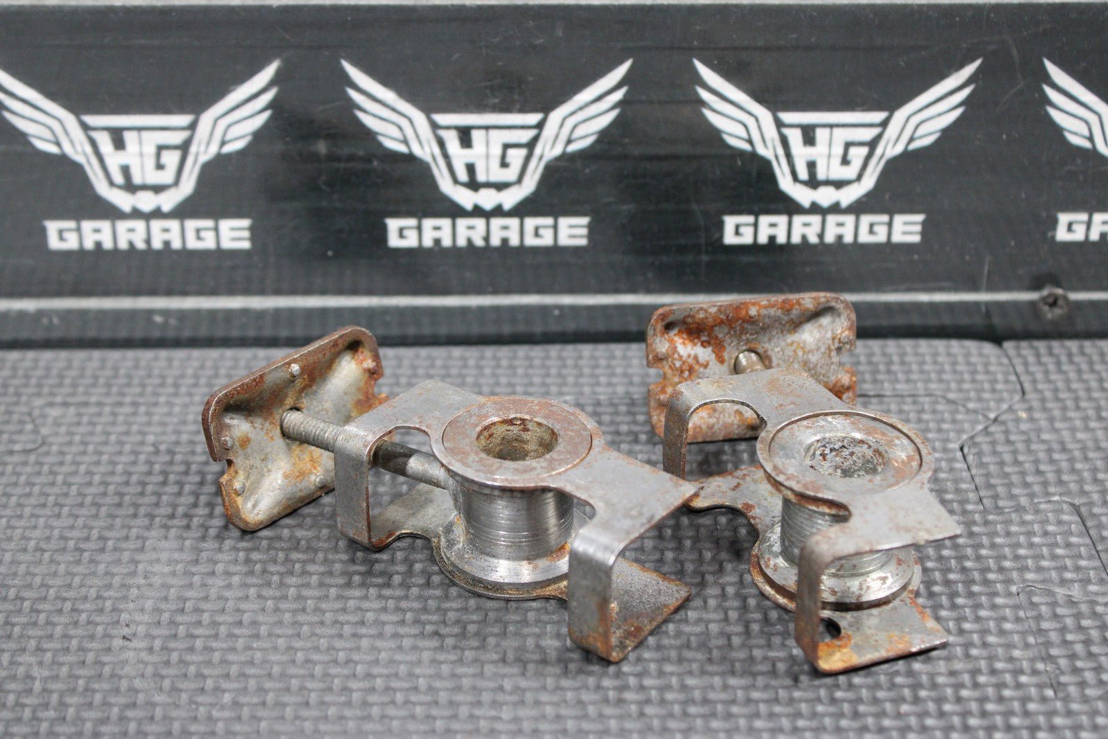 1991 87 - 95 HONDA CR80R OEM SWINGARM CHAIN TENSIONER ADJUSTMENT BRACKETS - hggarage
