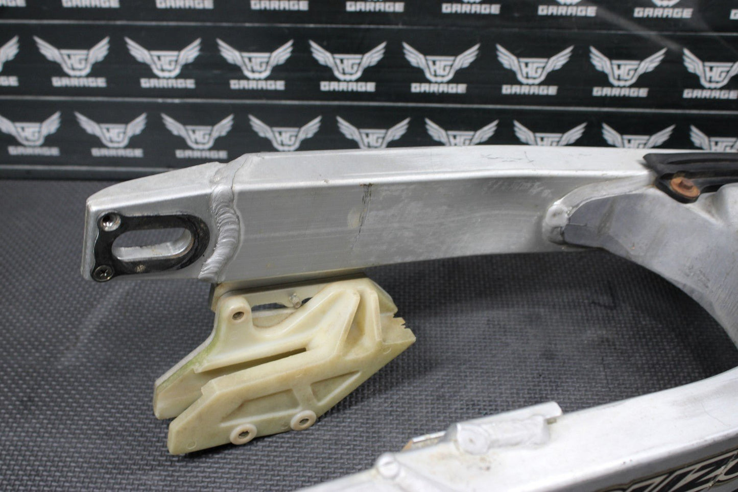1996 SUZUKI RM250 OEM MODEL T SWINGARM SWING ARM SUSPENSION 61000 - 36E00 - hggarage