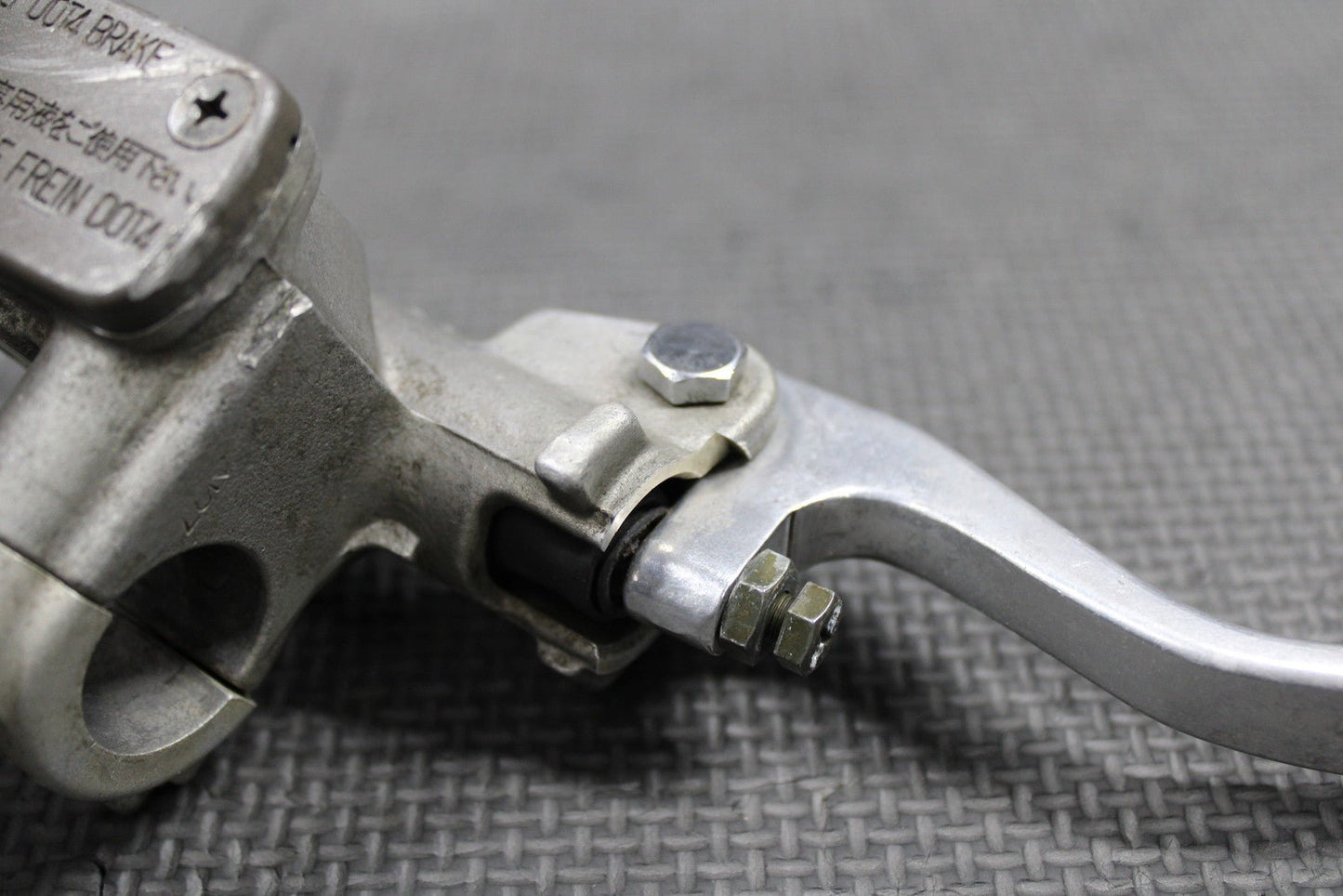 1997 HONDA CR250R OEM NISSIN FRONT BRAKE MASTER CYLINDER W/ LEVER 45510 - MEY - 305 - hggarage