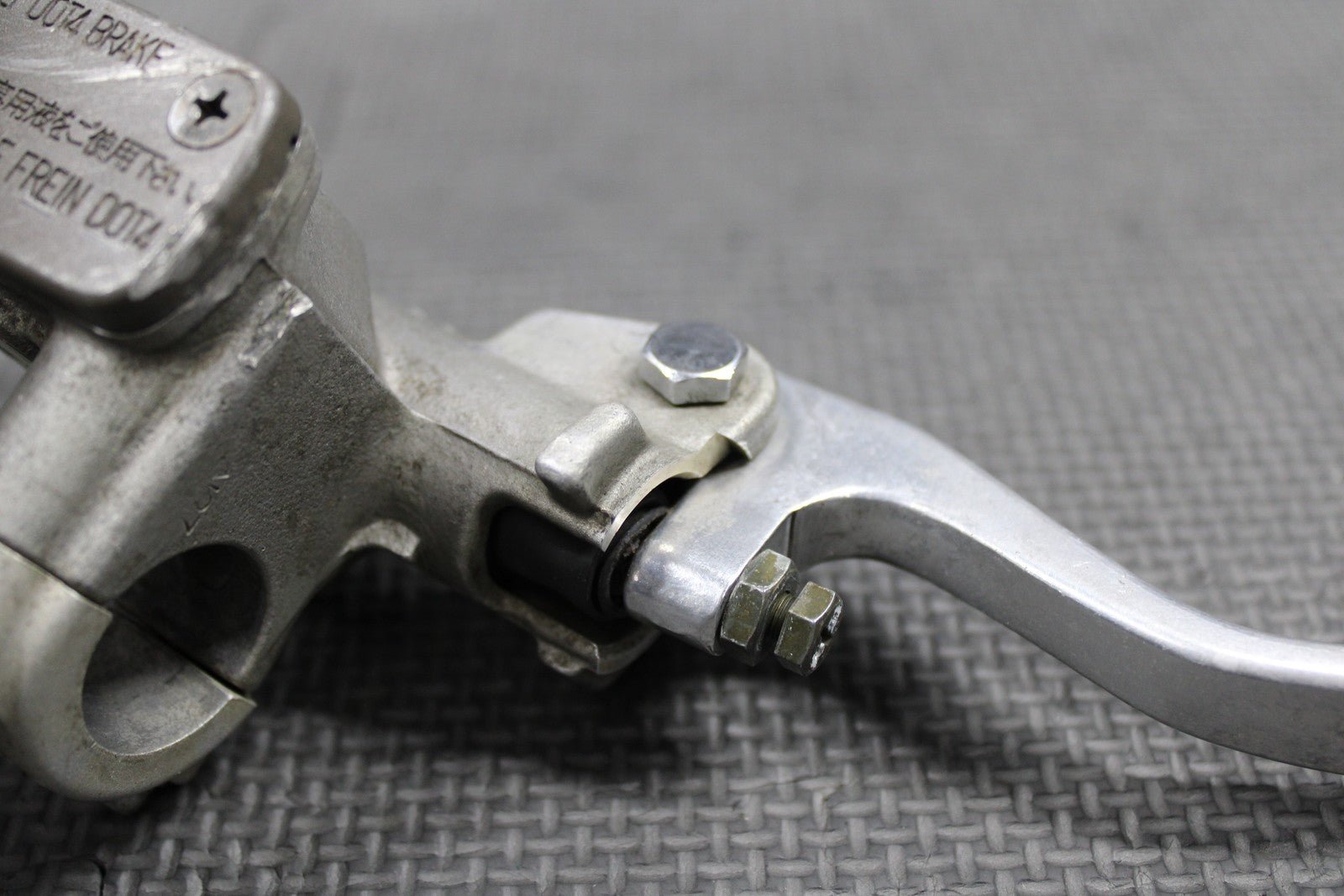 1997 HONDA CR250R OEM NISSIN FRONT BRAKE MASTER CYLINDER W/ LEVER 45510 - MEY - 305 - hggarage