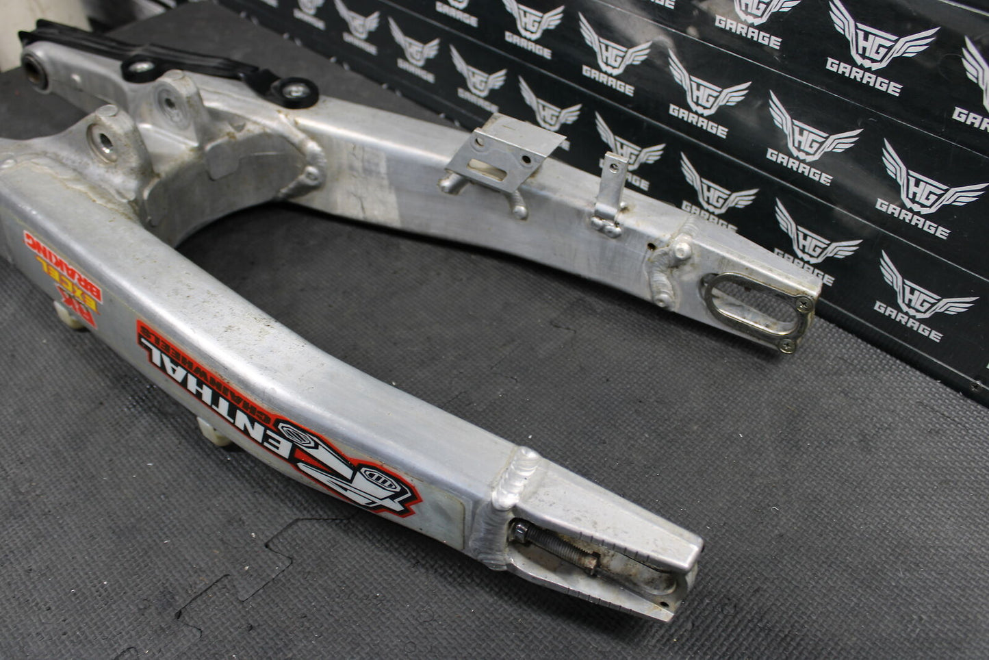 2011 KAWASAKI KX250F 09-11 KX450F OEM SWINGARM SWING ARM SUSPENSION 33001-0