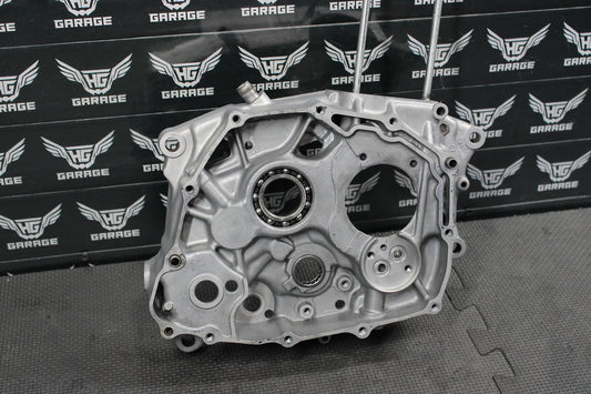 2002 HONDA XR200R  93-02 OEM RIGHT ENGINE MOTOR CRANKCASE CRANK CASES BLOCK