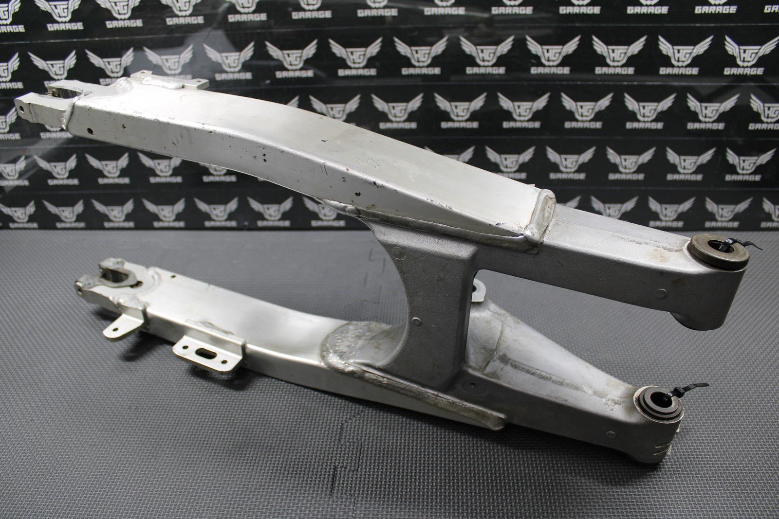1995 SUZUKI RMX250 MODEL S OEM SWINGARM SWING ARM REAR SUSPENSION 61000 - 29E30 - hggarage