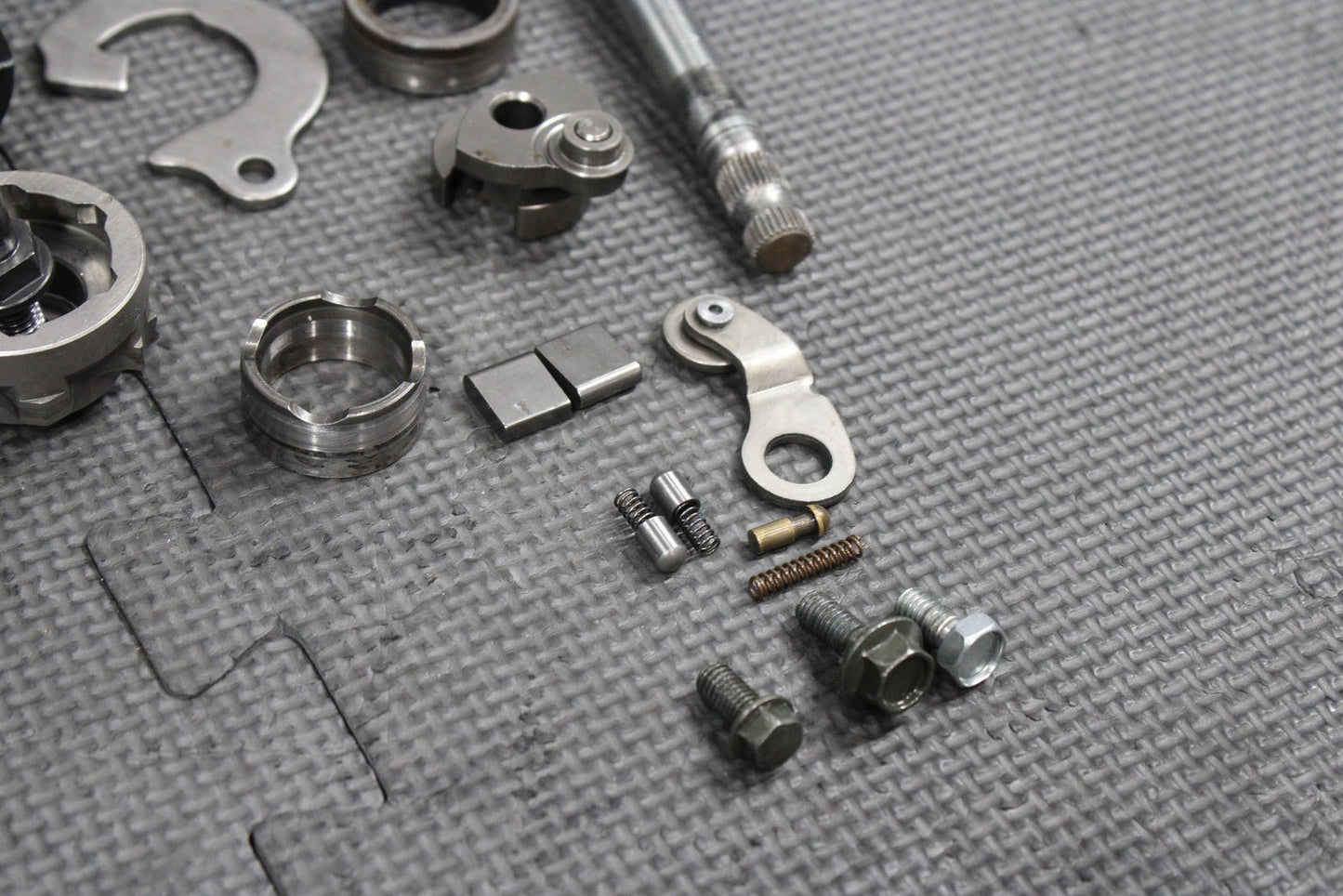 2006 YAMAHA YZ250F OEM ENGINE TRANSMISSION TRANNY GEAR BOX SHIFT SHAFT GEARS - hggarage