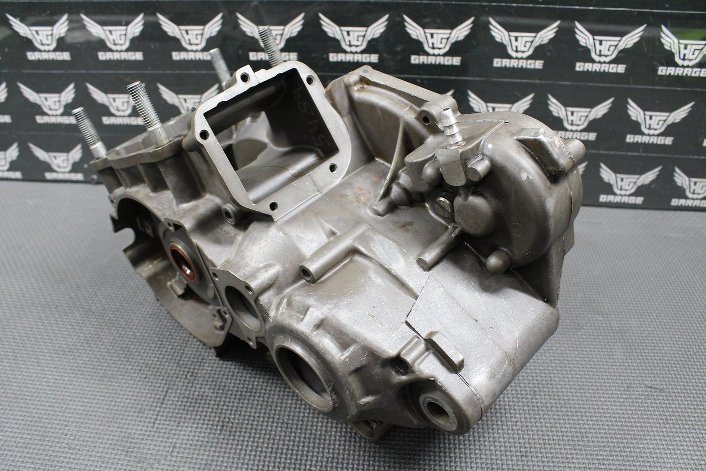 2001 KTM 300 EXC OEM LEFT RIGHT ENGINE MOTOR CRANKCASE CRANK CASES 54730000144 - hggarage