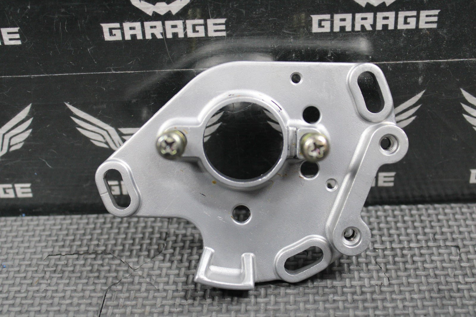 1999 SUZUKI RM250 OEM STATOR MAGNETO MOUNTING BRACKET PLATE BOLTS 32101 - 37E30 - hggarage