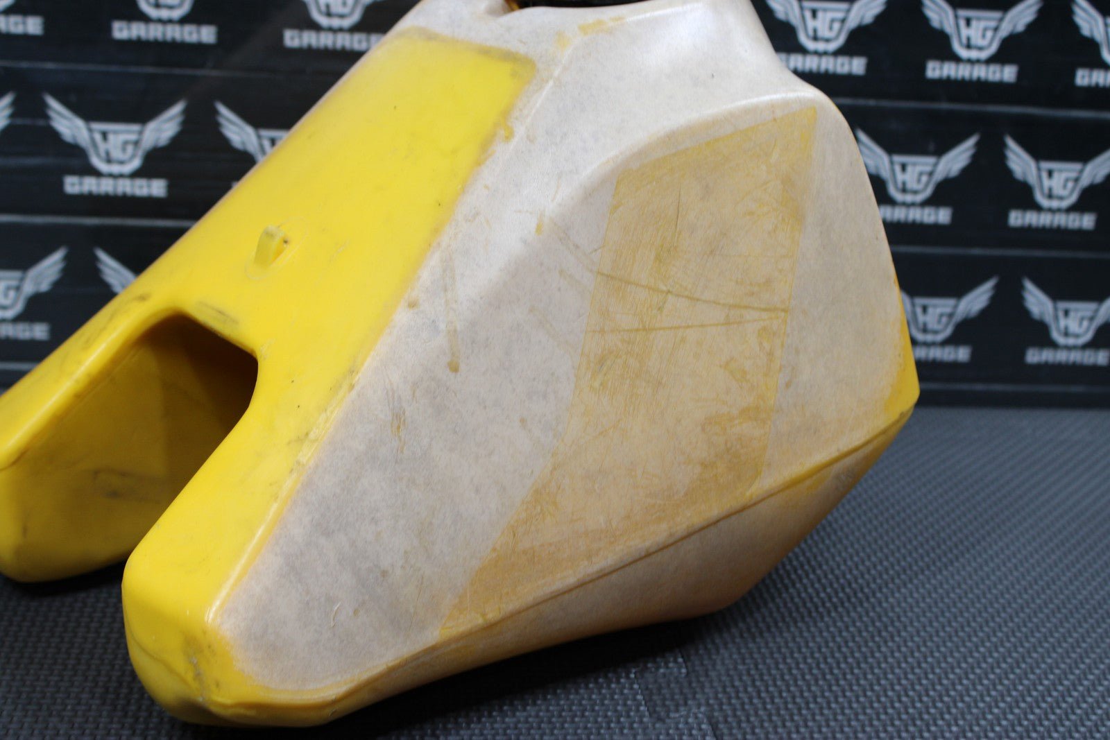1985 YAMAHA PW80 83 - 85 OEM GAS TANK FUEL CELL RESERVOIR YELLOW 21W - 24110 - 00 - 00 - hggarage