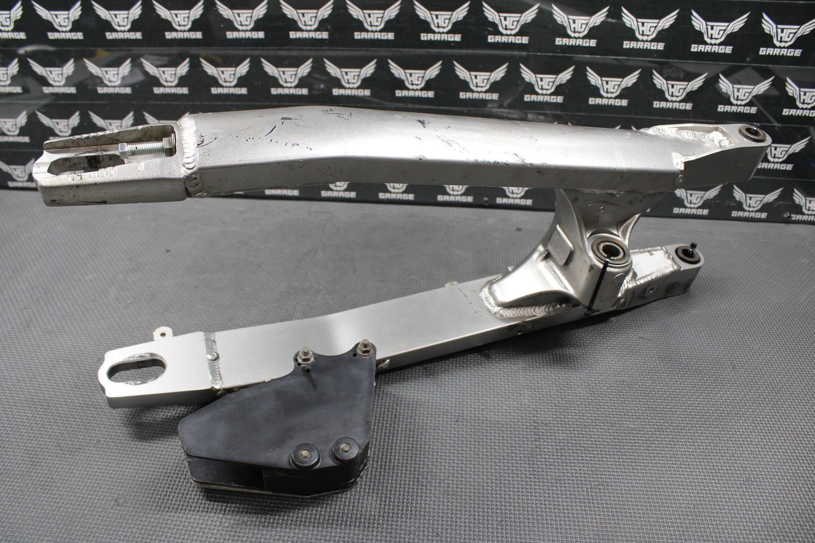 09 KAWASAKI 09 - 20 KLX250S KLX250SF KLX300 OEM SWINGARM SWING ARM SUSPENSION GOOD - hggarage