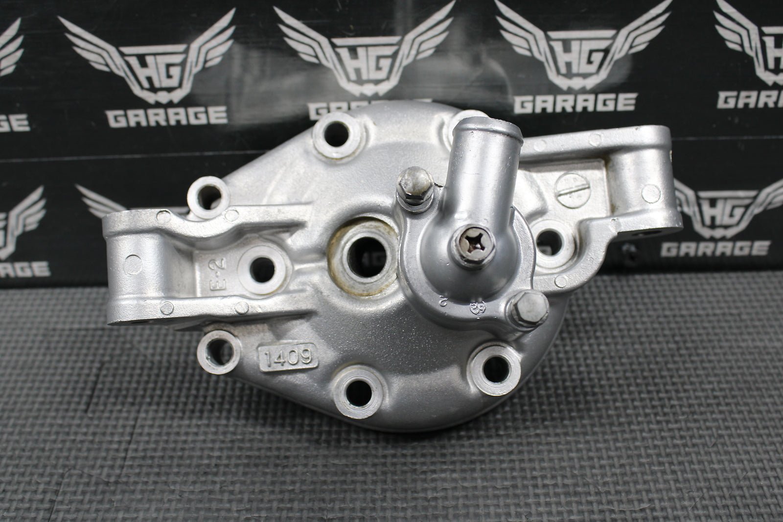 1999 95 - 06 KAWASAKI KDX200 OEM ENGINE MOTOR CYLINDER HEAD COVER DOME 11001 - 1409 - hggarage