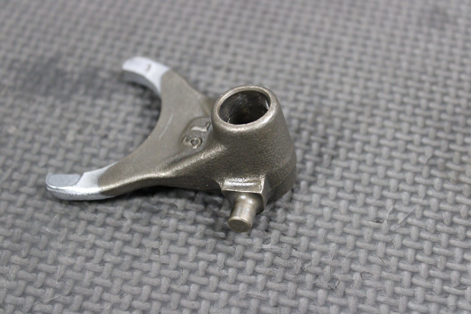 1999 HONDA CR500R ENGINE TRANSMISSION LEFT GEAR SHIFT FORK 5L 24221 - KA5 - 690 - hggarage