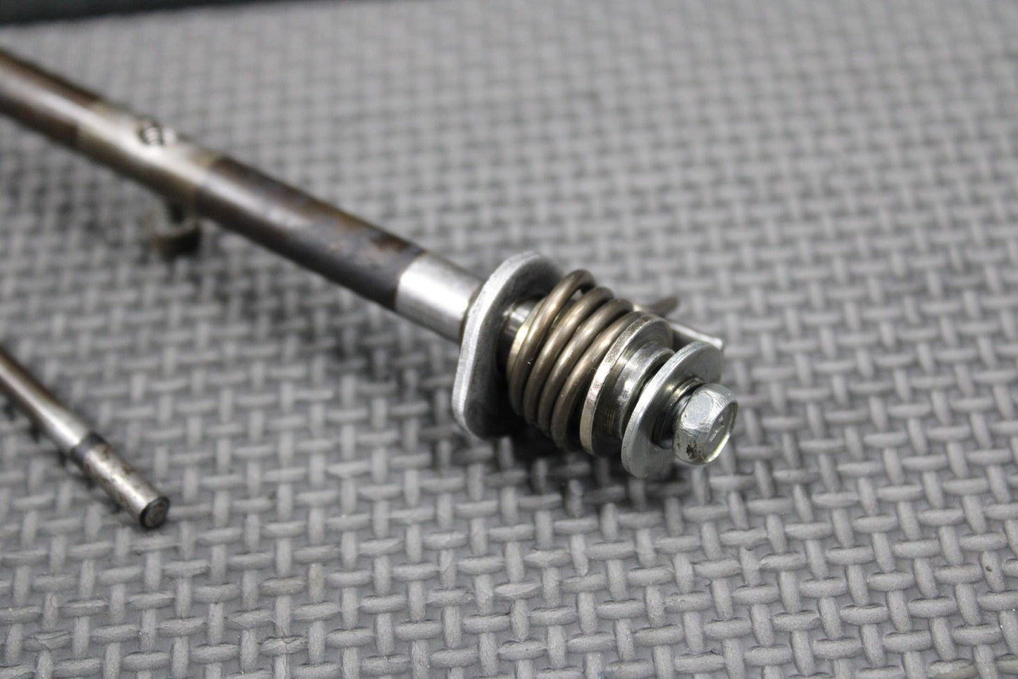 1999 SUZUKI 99 - 00 RM250 OEM EXHAUST POWER VALVE SHAFT LEVER PIN 11266 - 28C10 - hggarage