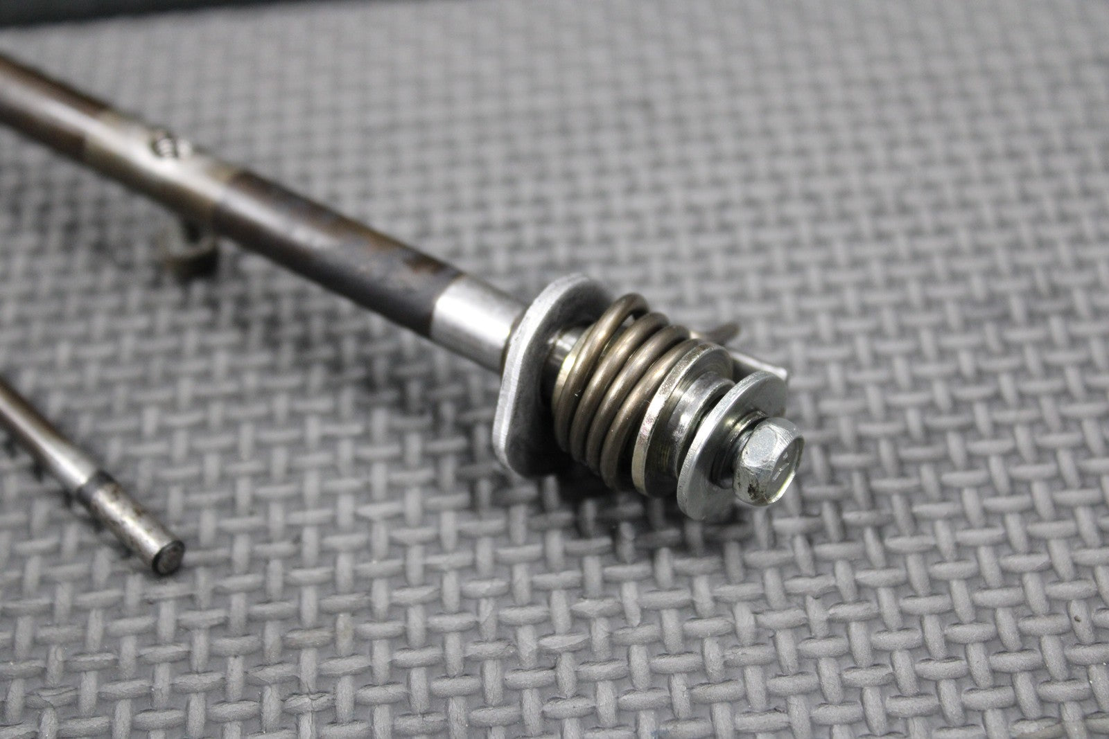 1999 SUZUKI 99 - 00 RM250 OEM EXHAUST POWER VALVE SHAFT LEVER PIN 11266 - 28C10 - hggarage
