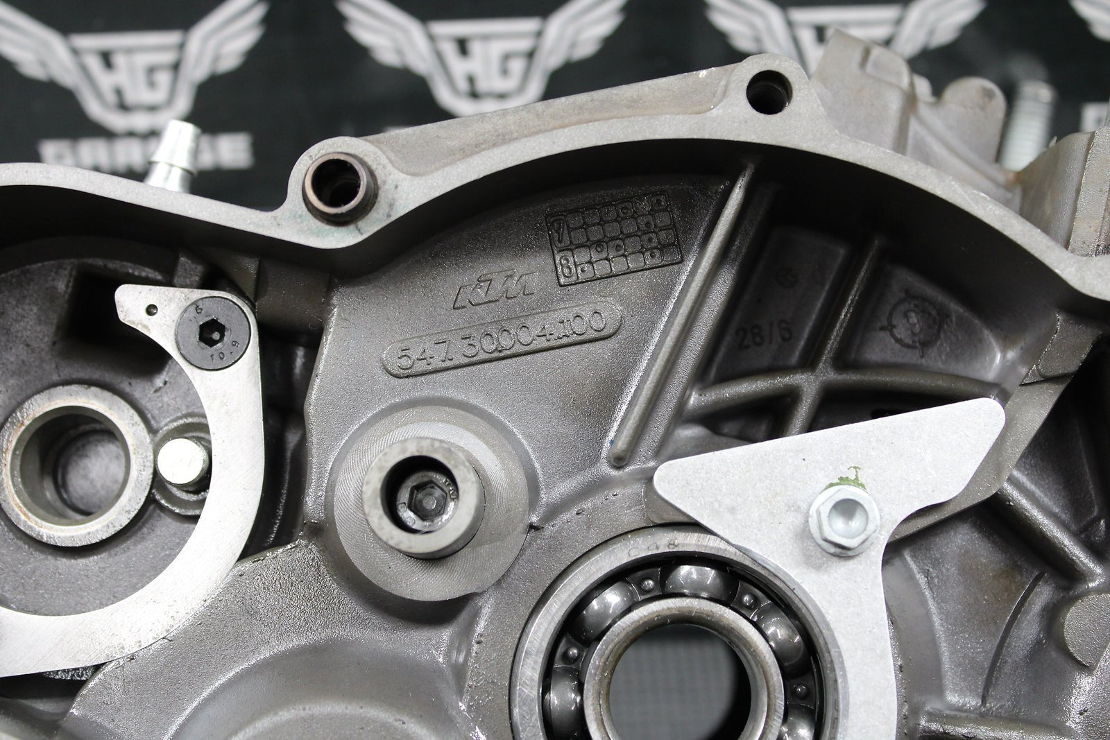 2001 KTM 300 EXC OEM LEFT RIGHT ENGINE MOTOR CRANKCASE CRANK CASES 54730000144 - hggarage