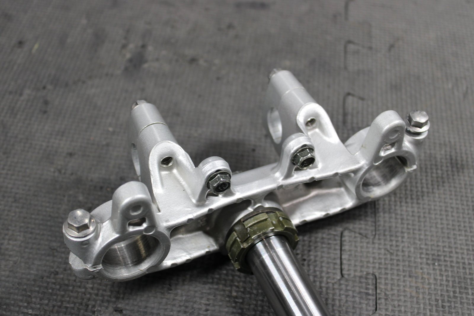 2000 Yamaha TTR125L OEM Front Forks Lower Upper Triple Tree Clamps Assembly - hggarage