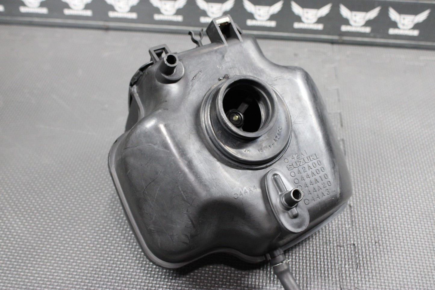 2005 SUZUKI DR200SE OEM AIRBOX INTAKE AIR CLEANER CASE ASSEMBLY - hggarage