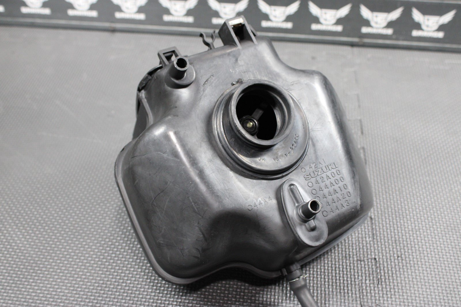 2005 SUZUKI DR200SE OEM AIRBOX INTAKE AIR CLEANER CASE ASSEMBLY - hggarage