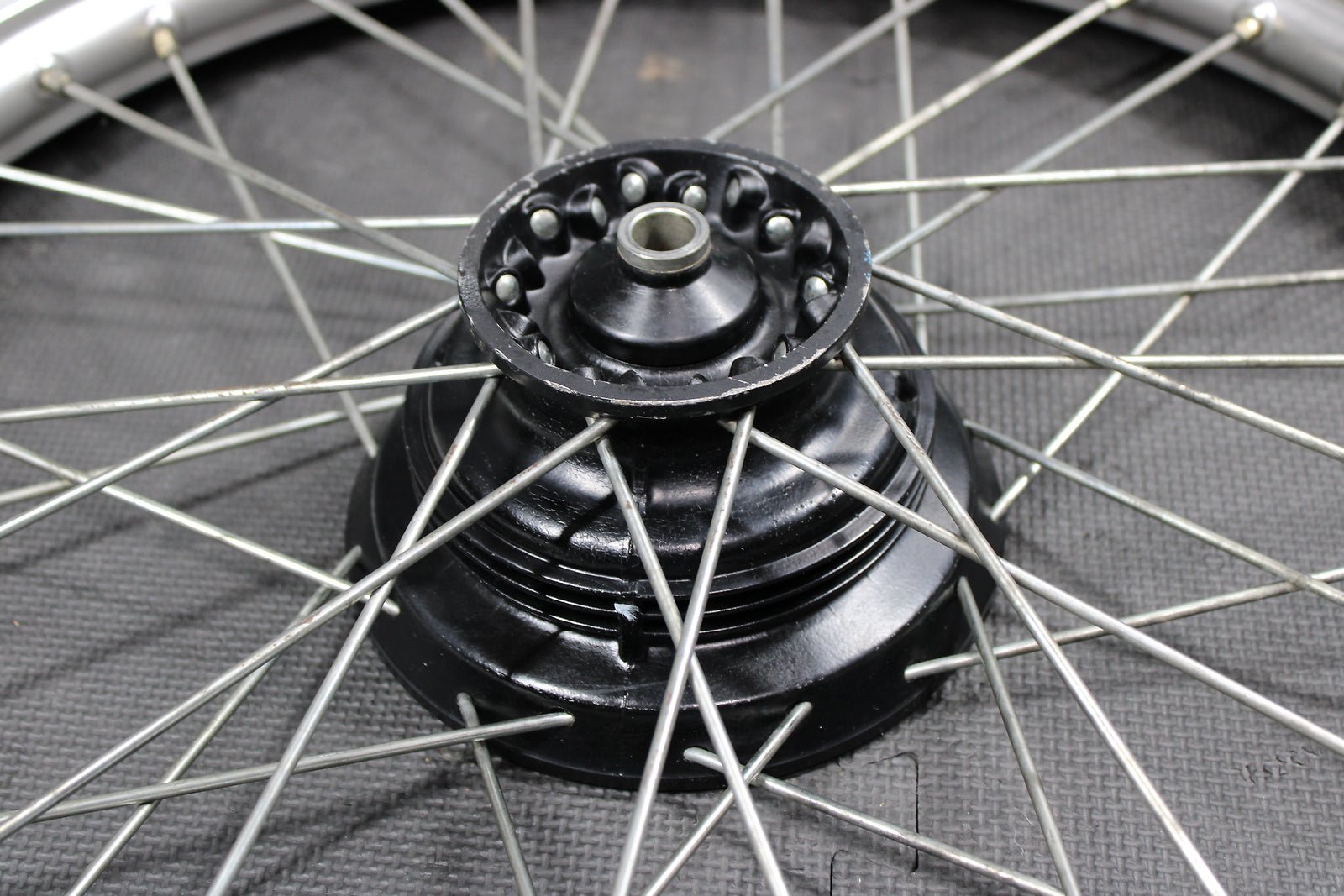 2001 94 - 02 Honda XR200R OEM DID Front Wheel Rim Hub Tire Assy 21" 44650 - KT0 - 306 - hggarage