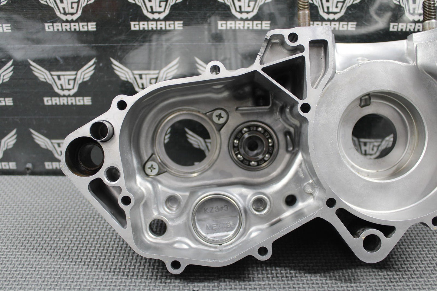 2000 2001 HONDA CR250R OEM LEFT ENGINE CRANKCASE CRANK CASE 11200 - KZ3 - P00 NICE!! - hggarage